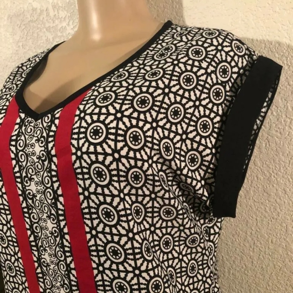 AntiliaFemme V neck Women Sz S Blouse Short Sleeve geom pattern black/white C1